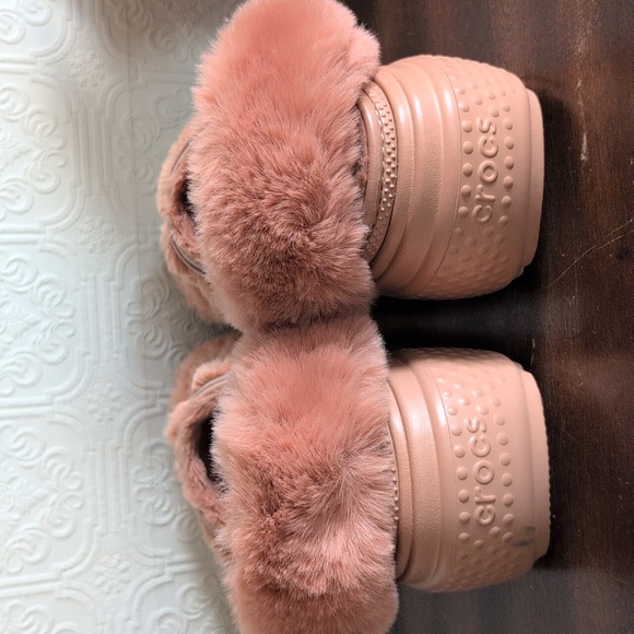 Like New Crocs Stomp Quilted Platform Clogs Peach Sz. 10 Women's - Picture 3 of 5